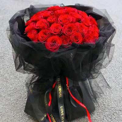 九江33朵红玫瑰黑色包装，此花表真心