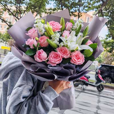 九江11朵戴安娜粉玫瑰百合，与你一起追逐梦想