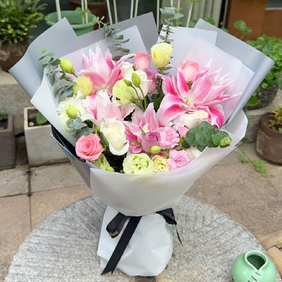 九江9朵玫瑰混搭百合，爱恋纯真无邪